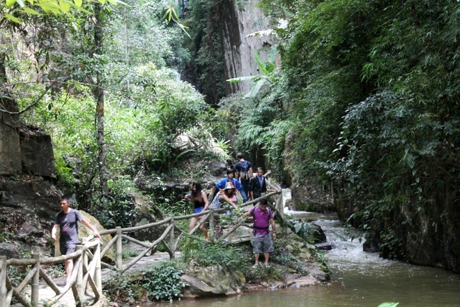 Adventure Activities At Datanla Waterfall (4)