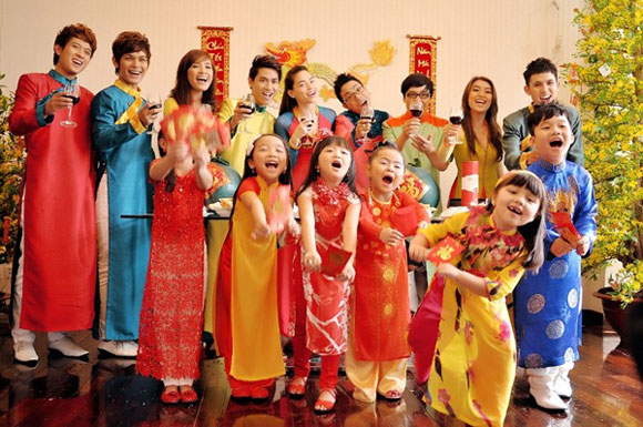 Vietnam Traditional Clothes: Ao Dai - VietnamOnline