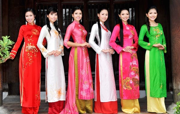 Ao Dai - Vietnamese traditional dresses - vietnam-online