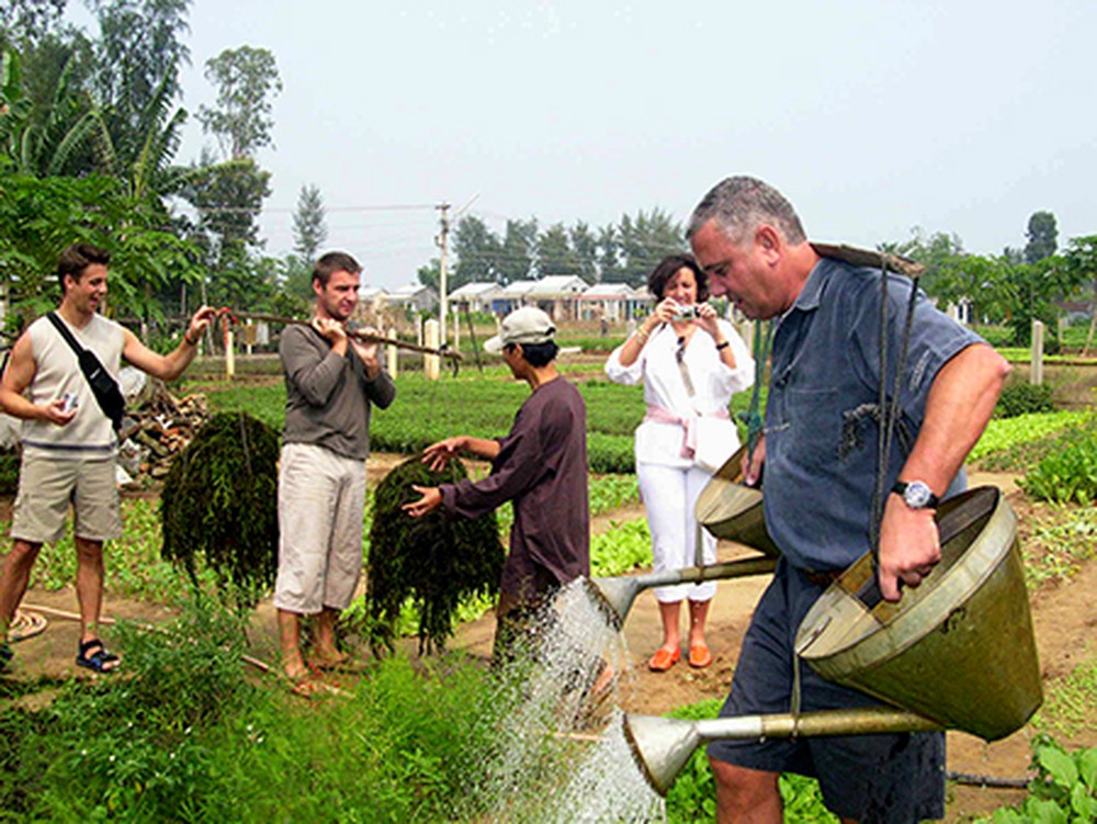 Take in the agriculture activities with the local people
