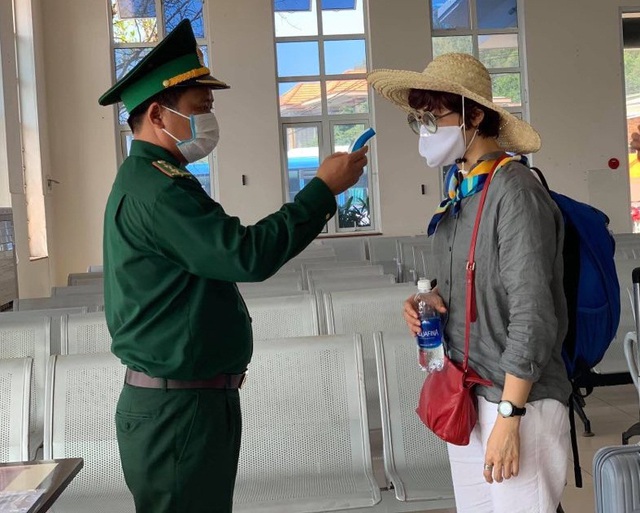 Quang Ngai stop welcoming visitor enter Ly Son island and strict medical examination for visitors.