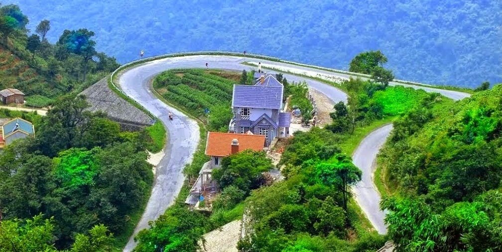 The spectacular curve on the way to Tam Dao