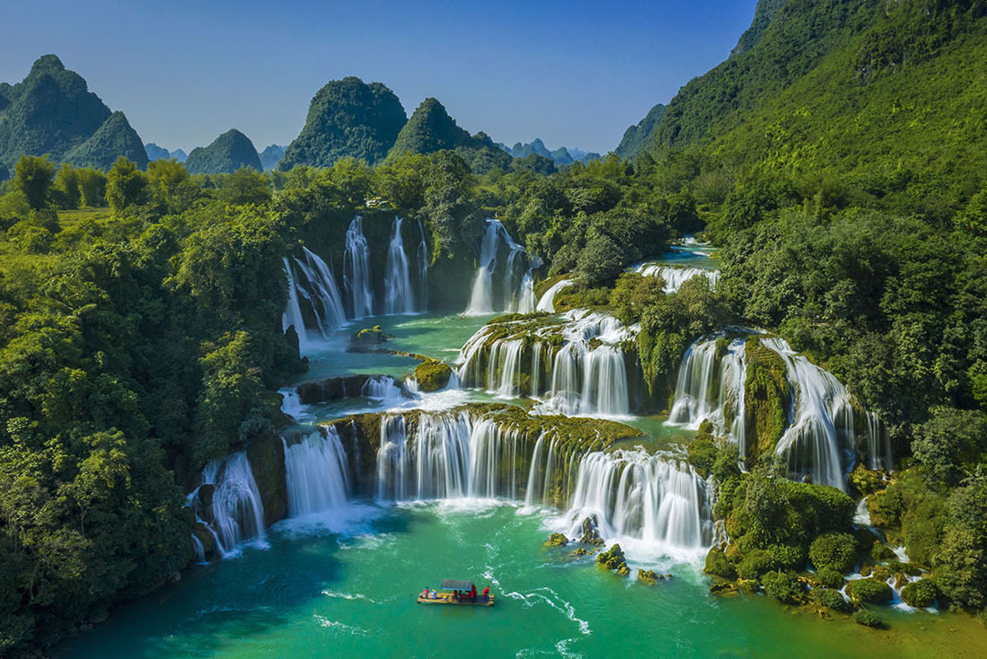 The spectacular beauty of Ban Gioc waterfalls