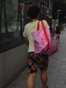 Feeding Bran Packaging of Vietnam Becomes Fashionable Bags on Japanese Streets