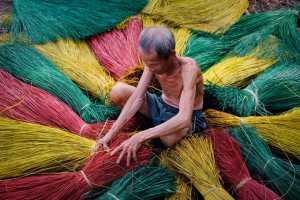 100-year-old mat making village in south Vietnam still going strong